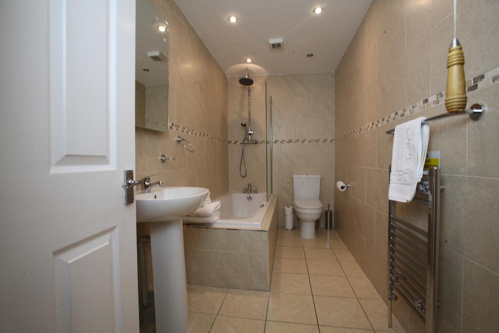 Singleton Lodge Country House Hotel Poulton-le-Fylde Room photo