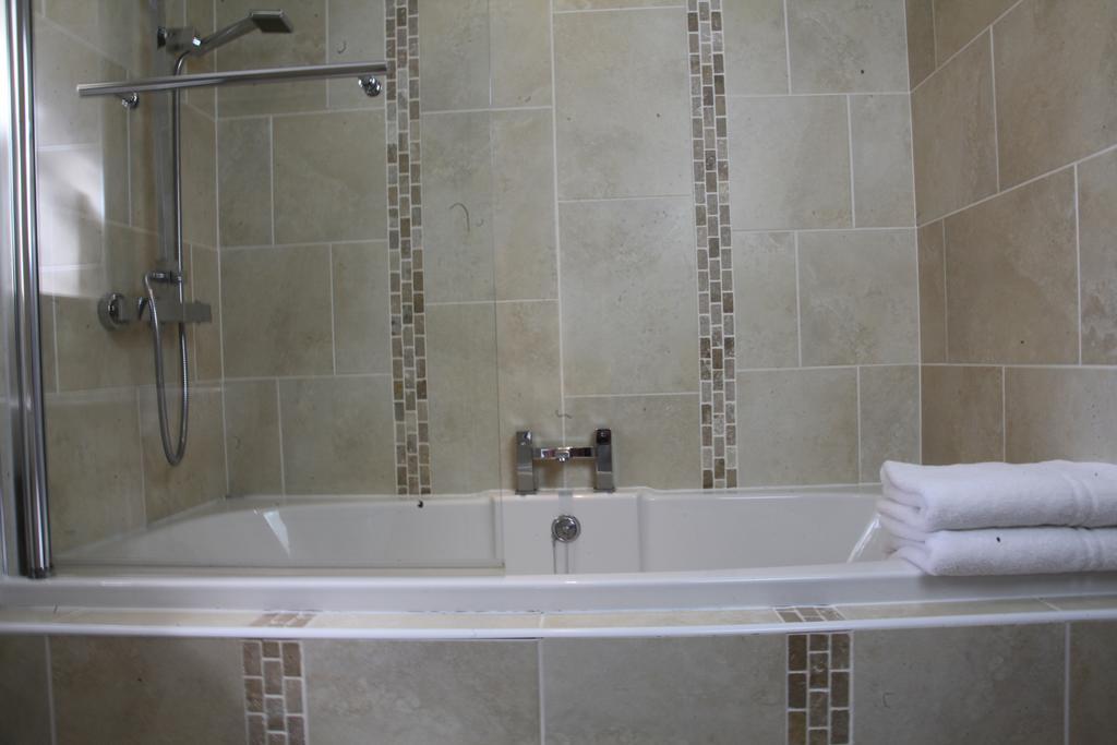 Singleton Lodge Country House Hotel Poulton-le-Fylde Room photo