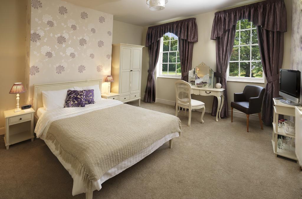Singleton Lodge Country House Hotel Poulton-le-Fylde Room photo